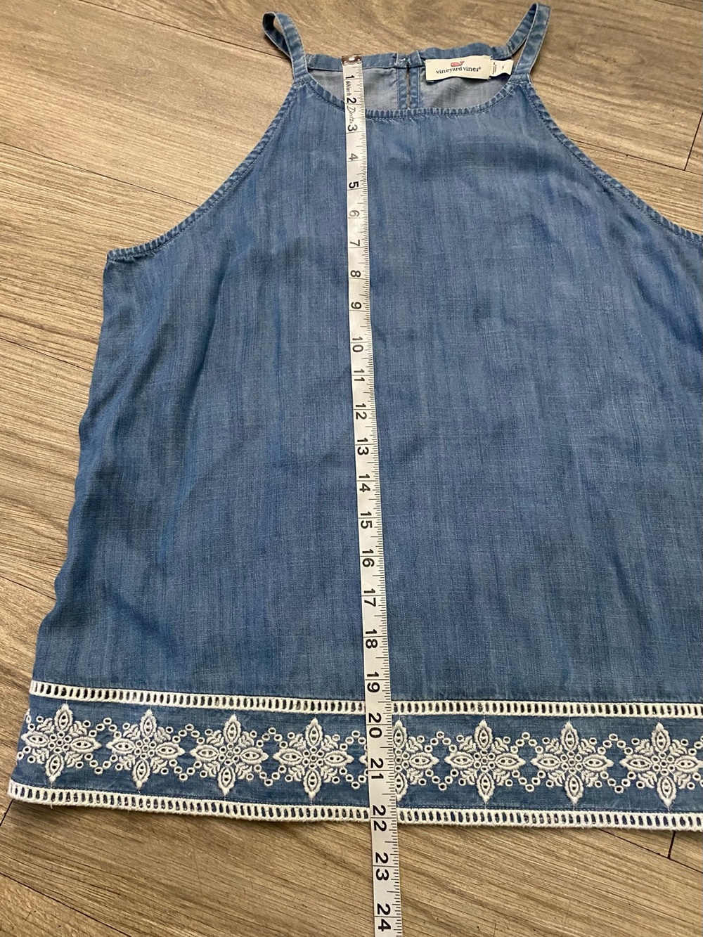 Vineyard Vines Chambray Blue Sleeveless Tank with White Embroidered Hem - Picture 5 of 10